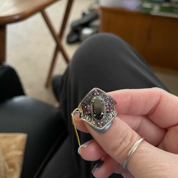 Sterling Silver Onyx and Rhodolite Ring - size 8 - Picture 2 of 8